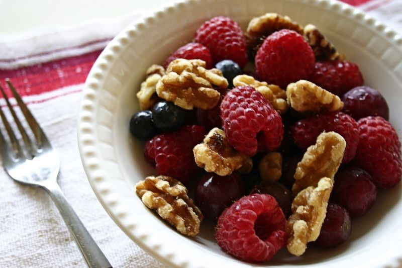Berries with Walnuts - Foods for weight loss